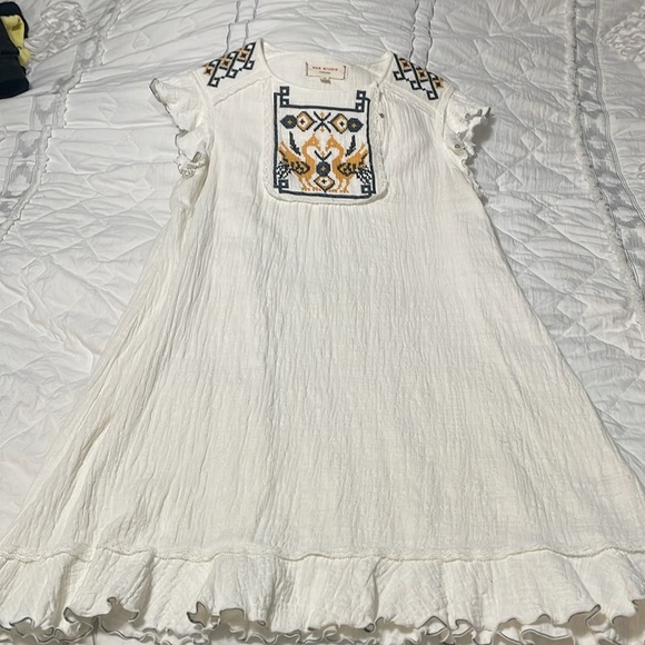 White cotton gauzy knee length dress with lace and embroidery. Flutter sleeve - Picture 8 of 12